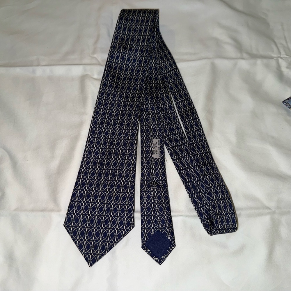 Hermes men’s 100% silk tie